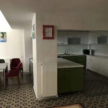 Sarah Suites Motell 3*